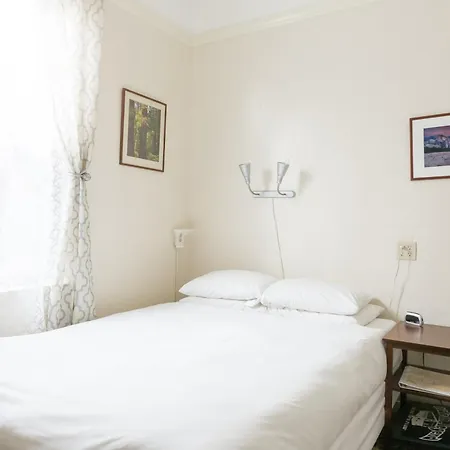 Green Tortoise Hostel-3